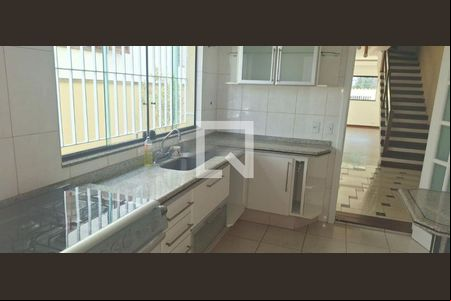 Casa à venda com 3 quartos, 186m² em Butantã, São Paulo
