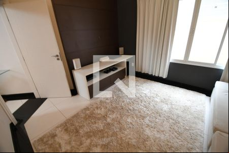 Sala de TV de casa de condomínio para alugar com 4 quartos, 400m² em Loteamento Alphaville Campinas, Campinas