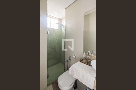 Banheiro da Suíte de apartamento para alugar com 3 quartos, 70m² em Santa Efigênia, Belo Horizonte