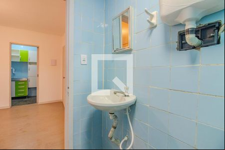 Banheiro de apartamento para alugar com 1 quarto, 38m² em Vila Ipiranga, Porto Alegre