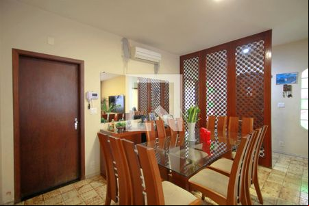 Sala de casa à venda com 5 quartos, 230m² em Fernão Dias, Belo Horizonte