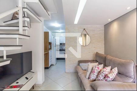 Sala de casa de condomínio para alugar com 2 quartos, 75m² em Itaquera, São Paulo