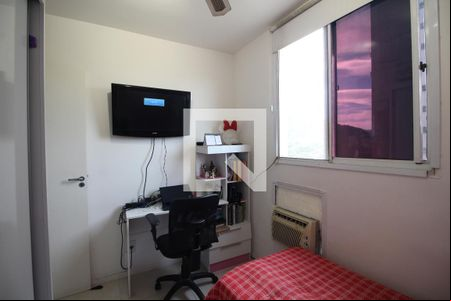 Quarto 1 de apartamento para alugar com 2 quartos, 53m² em Jacarepaguá, Rio de Janeiro