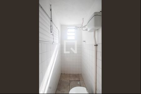 Banheiro de kitnet/studio para alugar com 1 quarto, 20m² em Vila Santa Maria, São Paulo