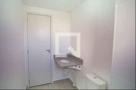 Banheiro de kitnet/studio para alugar com 1 quarto, 28m² em Vila Romana, São Paulo
