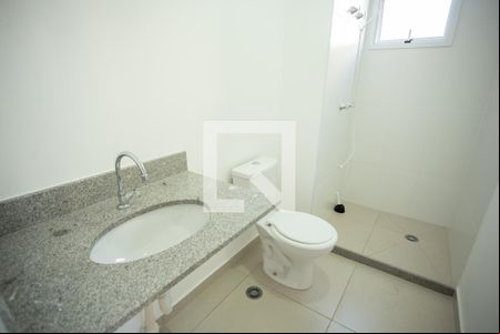 Banheiro de kitnet/studio para alugar com 1 quarto, 28m² em Vila Romana, São Paulo