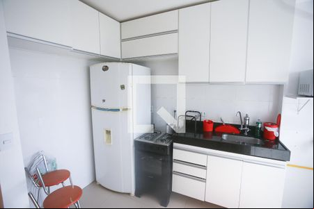 Cozinha de apartamento para alugar com 2 quartos, 48m² em Buritis, Belo Horizonte