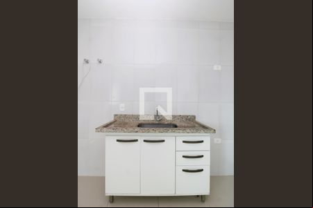 Cozinha de apartamento para alugar com 1 quarto, 34m² em Vila Nivi, São Paulo