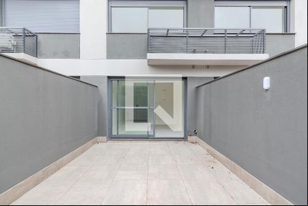 Quintal de kitnet/studio para alugar com 1 quarto, 40m² em Boa Vista, Porto Alegre