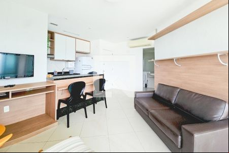 Sala de apartamento para alugar com 1 quarto, 47m² em Caminho das Árvores, Salvador