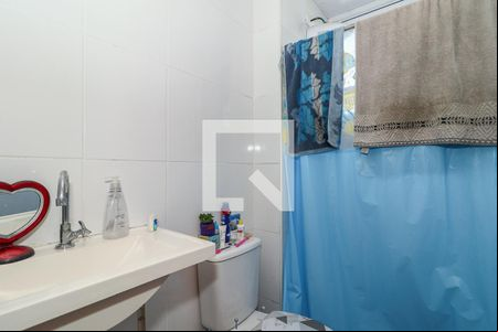 Banheiro de apartamento para alugar com 2 quartos, 47m² em Chácara das Pedras, Porto Alegre