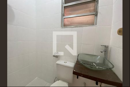 Banheiro de apartamento para alugar com 2 quartos, 80m² em Todos Os Santos, Rio de Janeiro