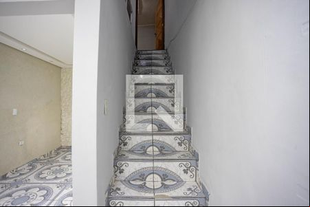 Escada  de casa à venda com 2 quartos, 100m² em São Judas Tadeu, Diadema