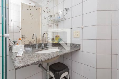 Banheiro da Suíte de casa para alugar com 2 quartos, 67m² em Aclimação, São Paulo