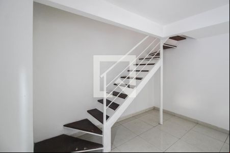 Escada da Sala de casa de condomínio para alugar com 3 quartos, 200m² em Luz, Nova Iguaçu
