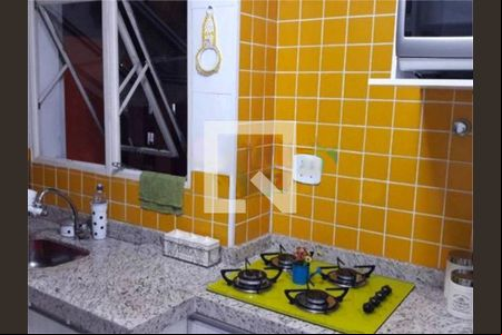 Apartamento à venda com 2 quartos, 50m² em Vila Carmosina, São Paulo