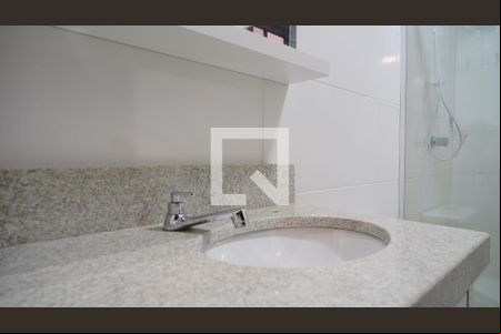 Banheiro  de kitnet/studio para alugar com 1 quarto, 15m² em Saco dos Limões, Florianópolis