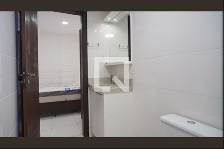 Banheiro  de kitnet/studio para alugar com 1 quarto, 26m² em Carvoeira, Florianópolis