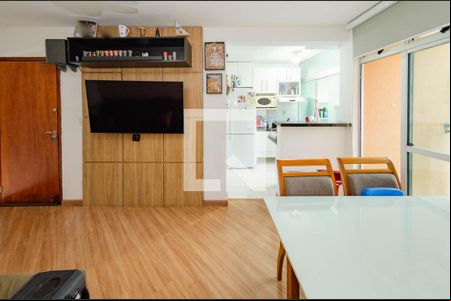 Sala de apartamento à venda com 3 quartos, 75m² em Carlos Prates, Belo Horizonte