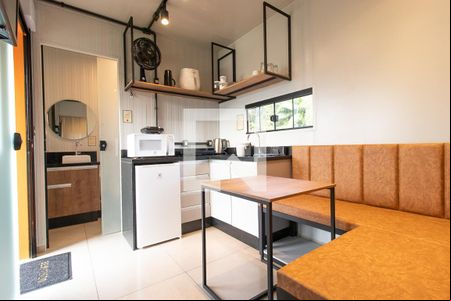 Cozinha - Armários de kitnet/studio para alugar com 1 quarto, 18m² em Ahú, Curitiba