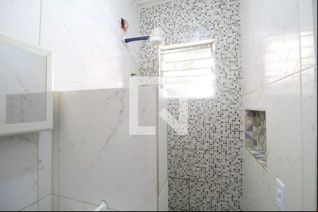 Banheiro de kitnet/studio para alugar com 1 quarto, 49m² em Taquara, Rio de Janeiro