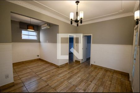 Sala de casa para alugar com 2 quartos, 132m² em Grajaú, Rio de Janeiro