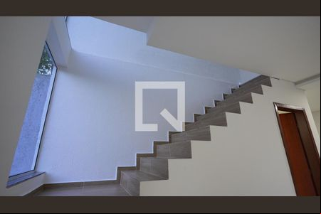 Escada de casa de condomínio para alugar com 3 quartos, 165m² em Ingleses do Rio Vermelho, Florianópolis