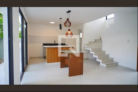 Sala/Cozinha de casa para alugar com 2 quartos, 105m² em São João do Rio Vermelho, Florianópolis