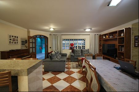 Casa à venda com 302m², 4 quartos e 3 vagasSala/Cozinha